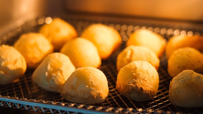 Como Assar Pão de Queijo Congelado no Forno: Dicas Práticas